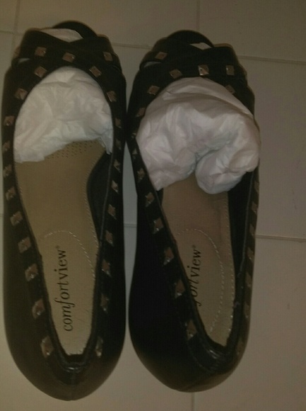 Shoes - Picture 3 of 5